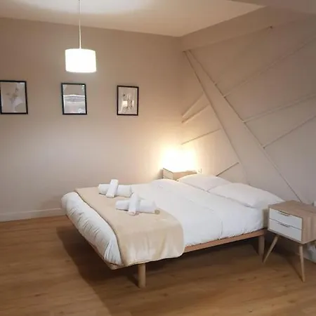 Apartment Central, Spacious 5 Min Walk To Acropolis Athens